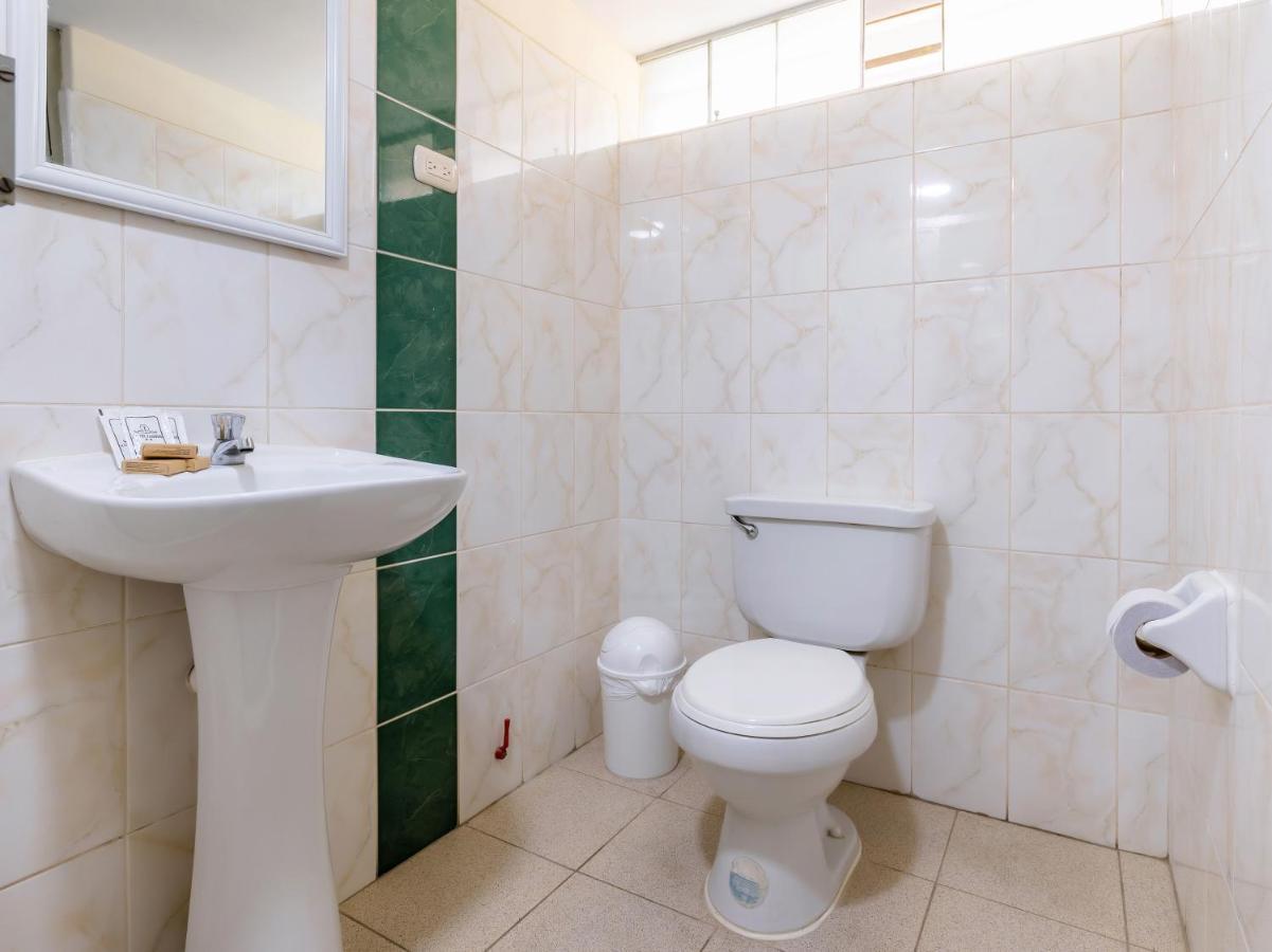 Hotel Taurus Piura Extérieur photo